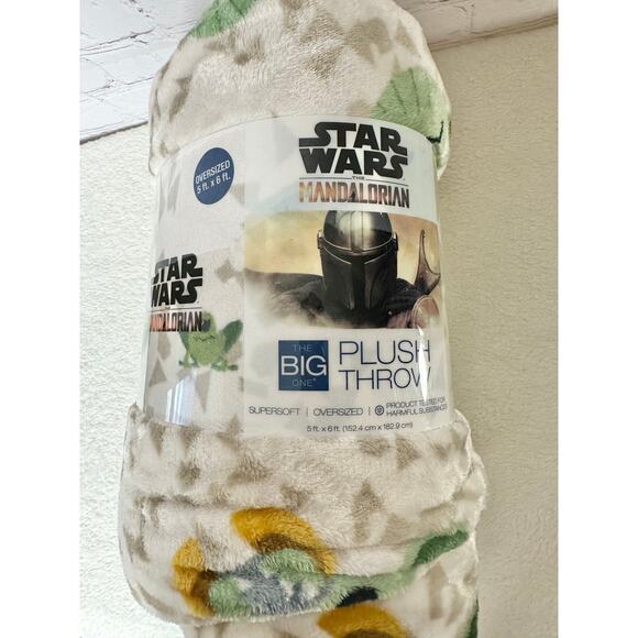 Star Wars Mandalorian The Big One Throw Blanket White New in Package Disney - Picture 4 of 5